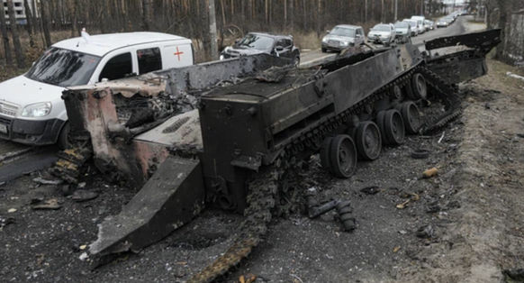 Un char russe détruit au large de Kyiv en mars de cette année. Keystone