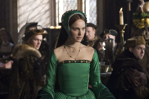 Anne Boleyn, la pauvre femme d'Henri VIII, ici incarnée par Natalie Portman, en est témoin. Faute d'avoir pondu un héritier, elle a perdu sa tête.