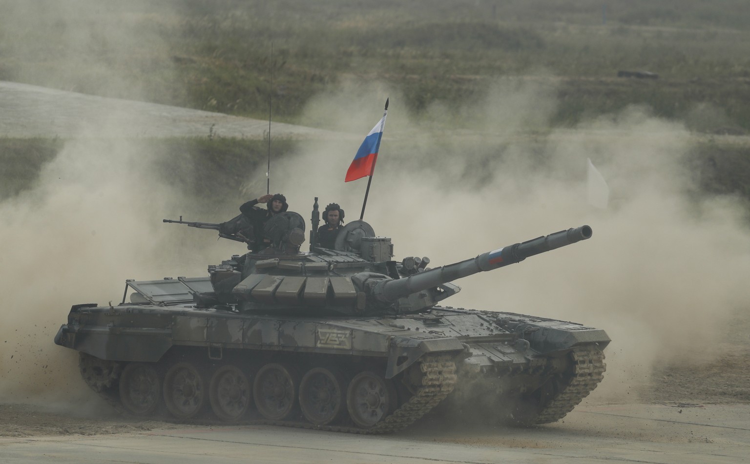 epa10142272 Russian soldiers on a T-72 B3 battle tank celebrate coming in first place during the finals of the the Tank Biathlon 2022, as part of the International Army Games ARMI-2022 at the Alabino  ...