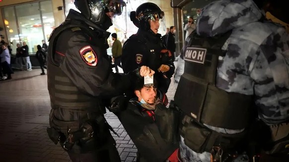 Anton a fui la mobilisation en Russie. Il témoigne depuis Berlin