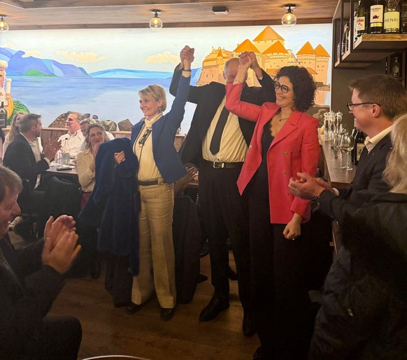 Les conseillères d'Etat Isabelle Moret et Christelle Luisier sont venues soutenir le candidat UDC.