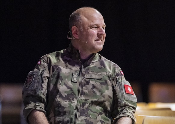Korpskommandant Benedikt Roos, Chef der Armee, wartet auf seinen Einsatz an der Medienkonferenz 100 Tage Chef der Amee sowie Praesentation der Armeebotschaft 2026, am Donnerstag, 26. Maerz 2026 auf de ...