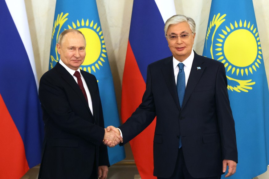Vladimir Poutine et Kassym-Jomart Tokaïev, au Kazakhstan.