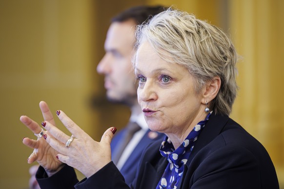 La conseillere d&#039;Etat Florence Nater s&#039;exprime lors d&#039;une conference de presse du Conseil d&#039;Etat du canton de Neuchatel au sujet de la situation conjoncturelle et de la hausse des  ...