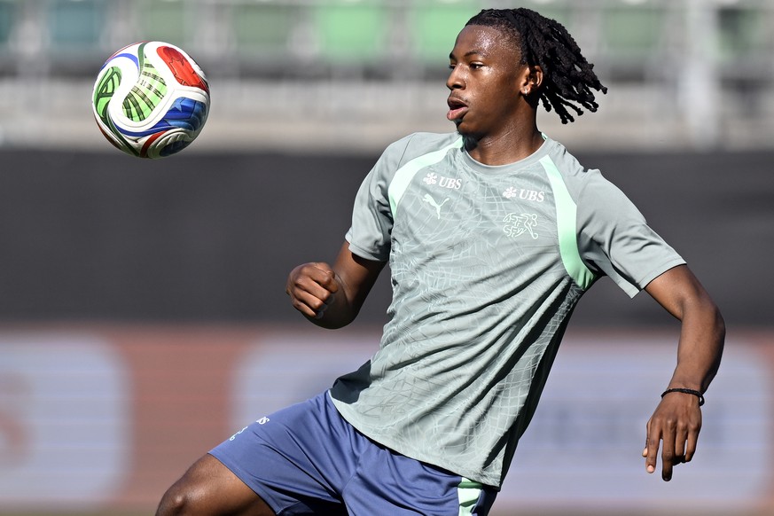 Johan Manzambi beim Training der Schweizer Fussballnationalmannschaft im Kybunpark beim WM26 Pre-Camp in St. Gallen am Montag, 25. Mai 2026. (KEYSTONE/Walter Bieri)