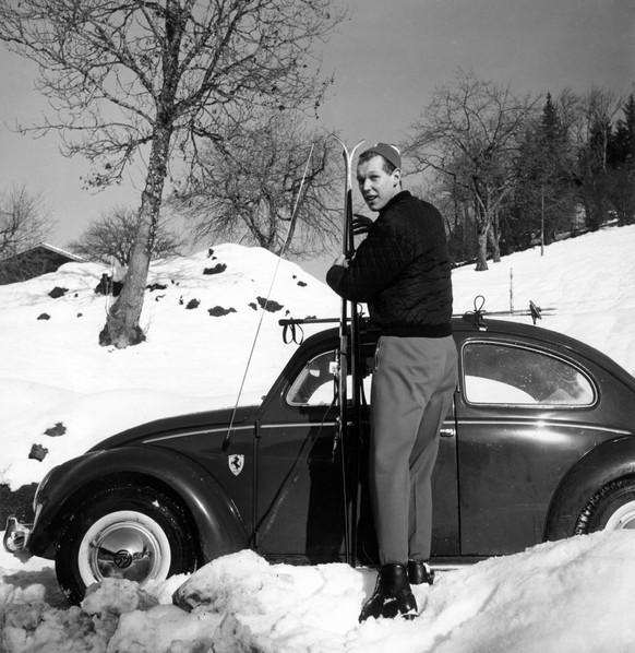 Victor Emmanuel of Savoy holding his skis in his hand next to his Volkswagen. Gstaad, December 1959 (Photo by Emilio Ronchini/Mondadori via Getty Images)