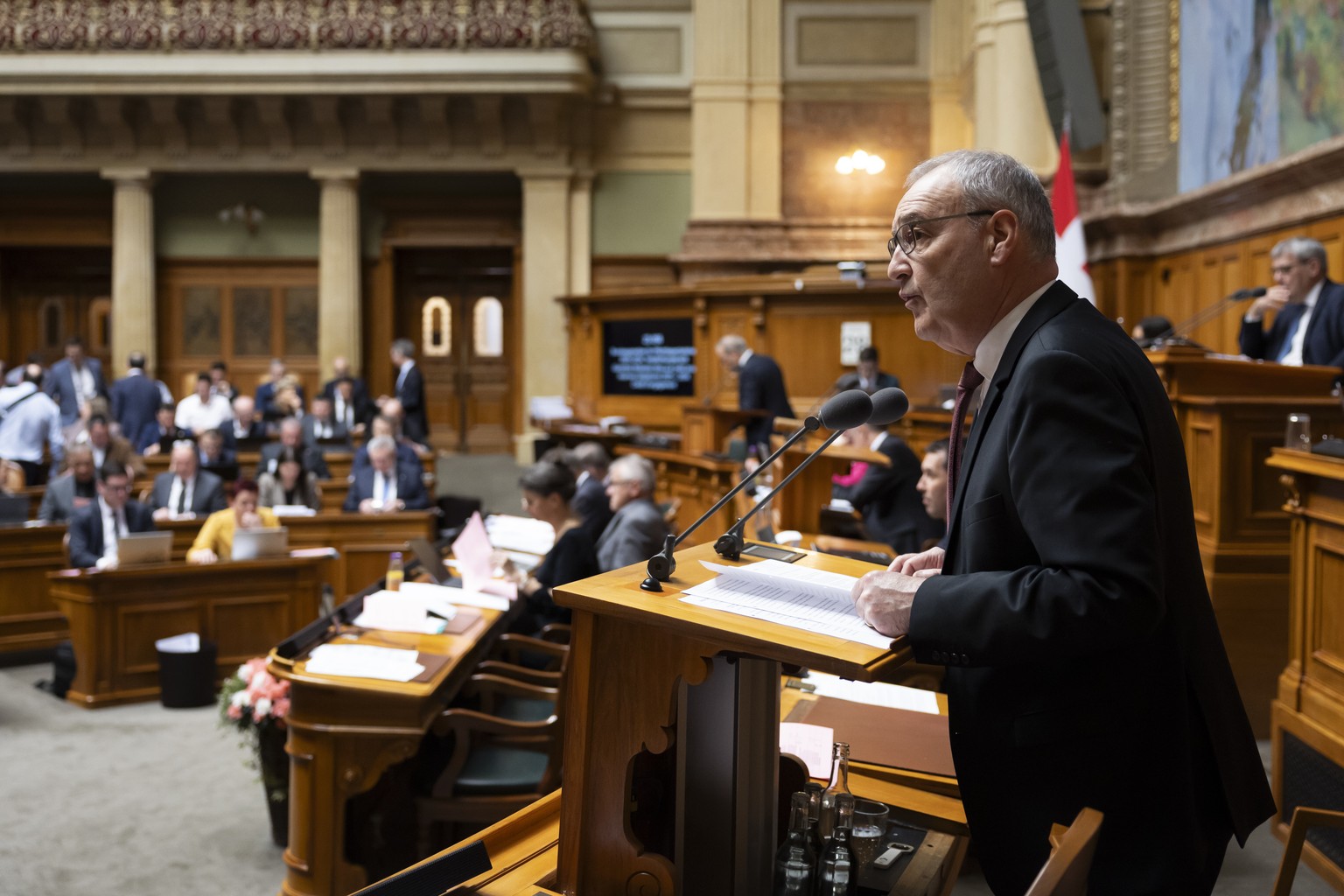 Bundesrat Guy Parmelin spricht waehrend der Fruehlingssession der Eidgenoessischen Raete, am Mittwoch, 28. Februar 2024, im Nationalrat in Bern. (KEYSTONE/Peter Klaunzer)