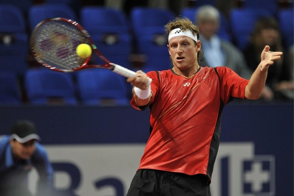 Argentina&#039;s David Nalbandian returns a ball to Croatia&#039;s Marin Cilic during their round of sixteen match at the Davidoff Swiss Indoors tennis tournament at the St. Jakobshalle in Basel, Swit ...