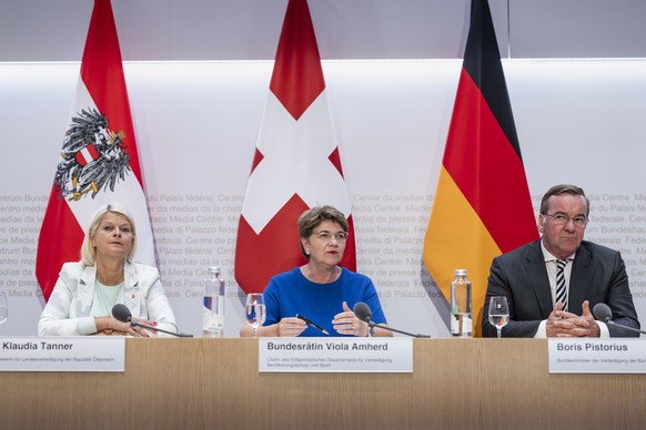epa10731517 (R-L) German Minister of Defence Boris Pistorius, Swiss Federal Councillor Viola Amherd and Austrian Federal Minister of Defence, Klaudia Tanner sign a letter of intent to participate in t ...
