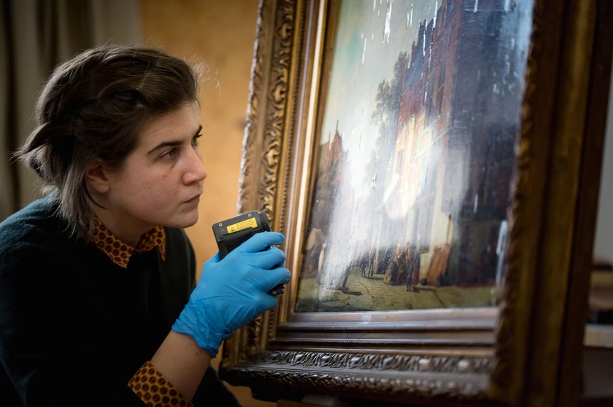 Céline Buser, restauratrice d'œuvres d'art à Saint-Gall.