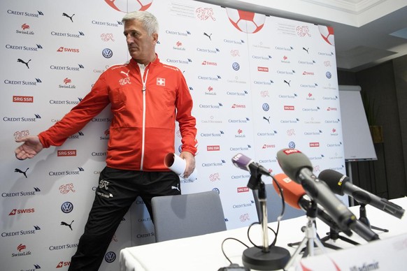 FILE -- Swiss head coach Vladimir Petkovic arrives for a press conference of the Switzerland soccer national team, in Lausanne, Switzerland, Tuesday, March 21, 2017. Petkovic leaves the Switzerand&#03 ...