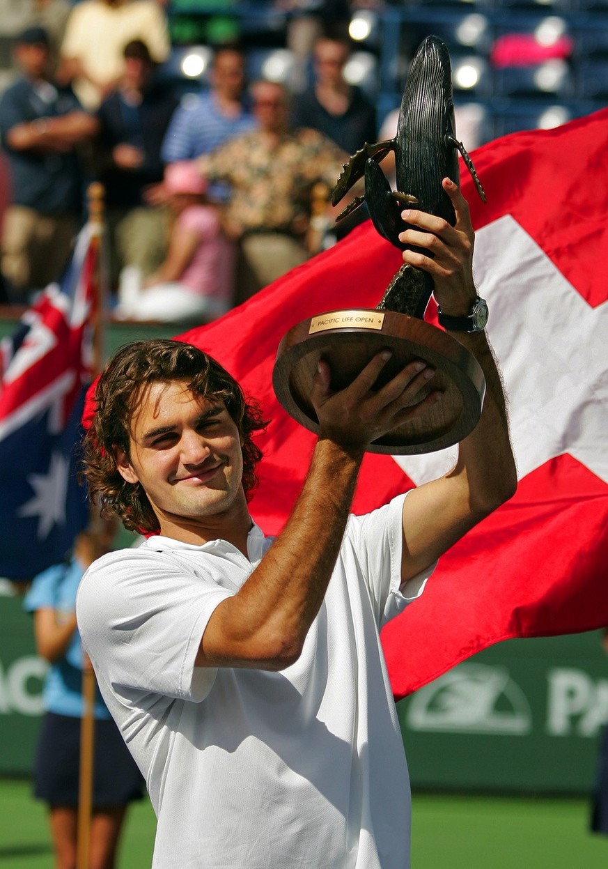 Roger Federer of Switzerland holds up his trophy after defeating Lleyton Hewitt of Australia during the finals at the Pacific Life Open, Sunday, March 20, 2005, in Indian Wells, Calif.