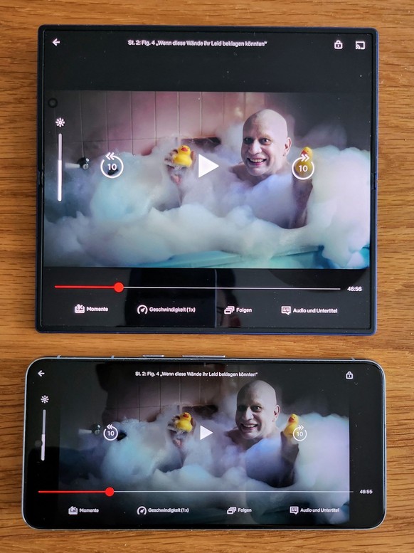 Sur le Fold 7, les vidéos Netflix rendent encore mieux que sur le Google Pixel 8 Pro, pourtant très grand. Et ce, malgré les bandes noires.