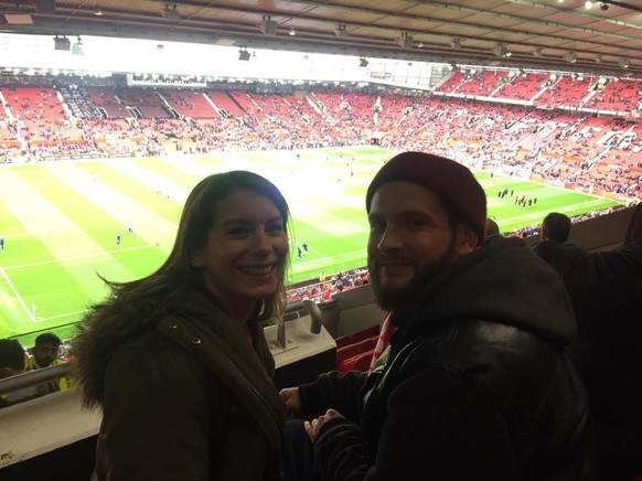 Océane avec son copain à Old Trafford pour le match Manchester United-Chelsea (2019).