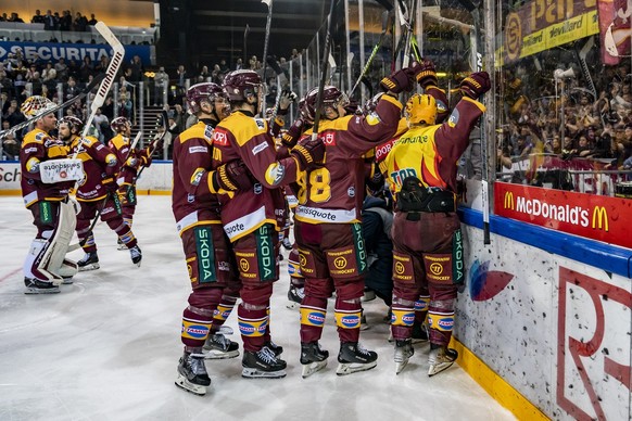 KEYPIX - Geneve-Servette HC, GSHC, players celebrate with the fans after a National League regular season game of the Swiss Championship between Geneve-Servette HC, GSHC, and EV Zug, EVZ, at the ice s ...