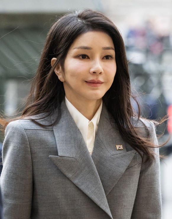 LONDON, ENGLAND - NOVEMBER 21: First Lady of South Korea, Kim Keon-hee visits Westminster Abbey on November 21, 2023 in London, England. King Charles is hosting Korean President Yoon Suk Yeol and his ...