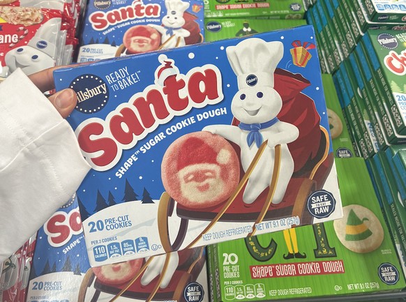 Ou encore, des pâtes à cookies avec la tronche du Père Noël.