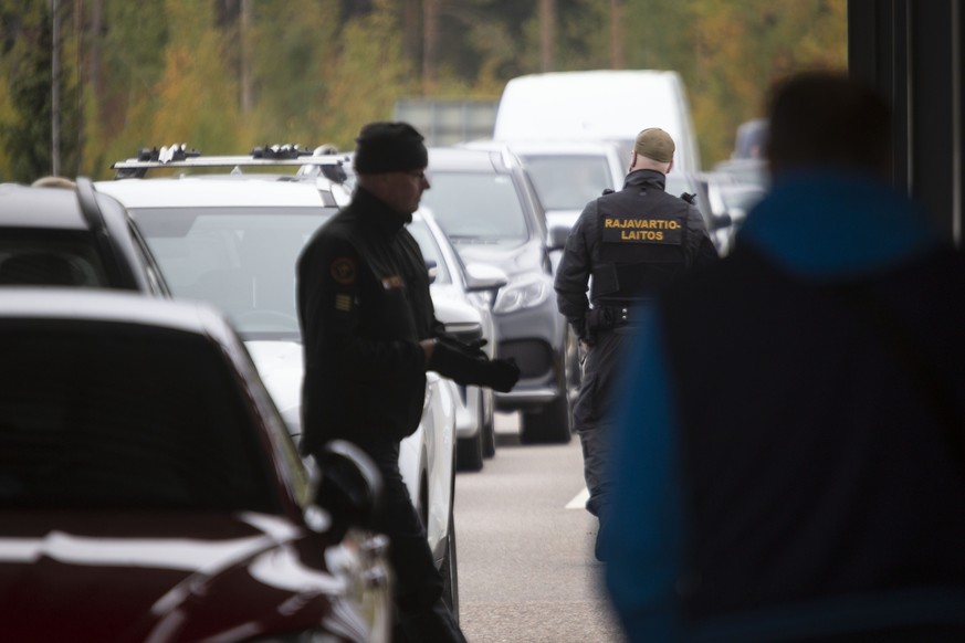 Finnish border guards check the cars at the Vaalimaa border check point between Finland and Russia in Virolahti, Eastern Finland Wednesday, Sept. 28, 2022. The mass exodus of men