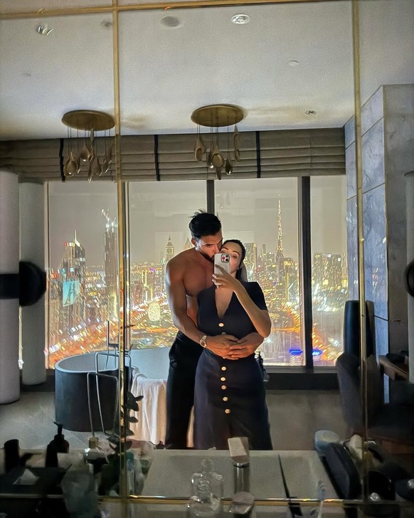 Dubai, Love and paillettes: Nabilla l'assure, son couple avec Thomas se porte comme un charme.