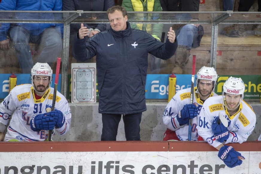 Klotens Head Coach Kevin Schlaepfer waehrend dem Meisterschaftsspiel der National League, zwischen den SCL Tigers und dem EHC Kloten, am Samstag 3. Maerz 2018 in der Ilfishalle in Langnau. (KEYSTONE/M ...