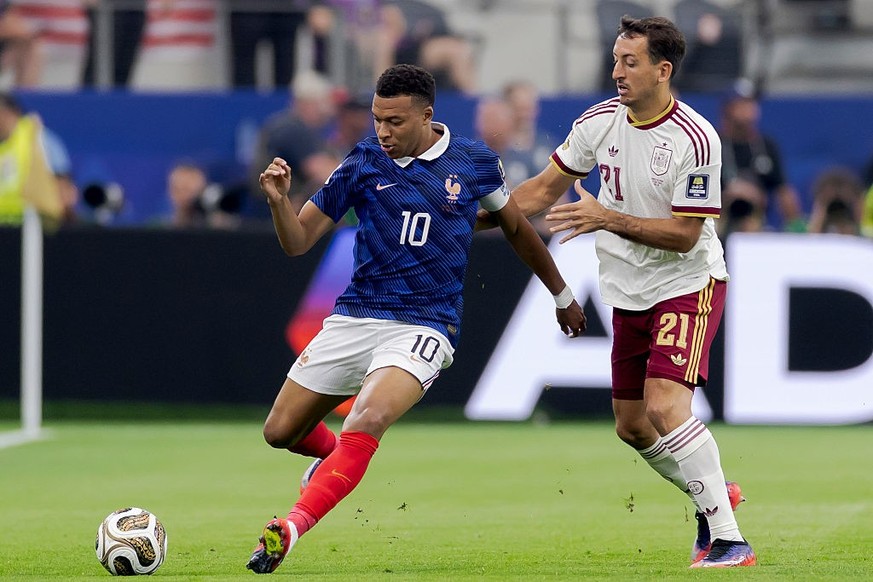 DALLAS, UNITED STATES - JULY 14: (L-R) Kylian Mbappe of France, Mikel Oyarzabal of Spain during the World Cup match between France v Spain at the Dallas Stadium on July 14, 2026 in Dallas United State ...