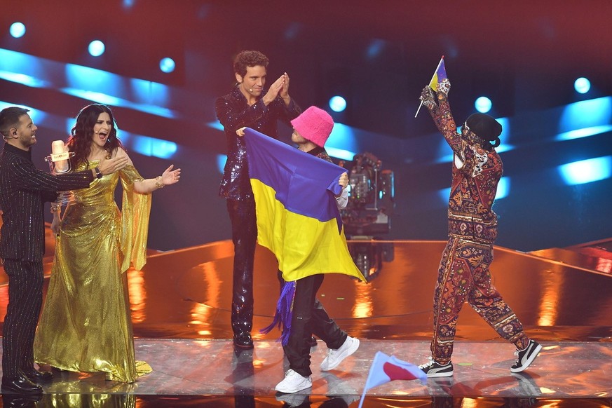 Kalush Orchestra célèbre sa victoire au 66e Concours Eurovision de la chanson (ESC 2022) à Turin, en Italie, le 14 mai 2022.