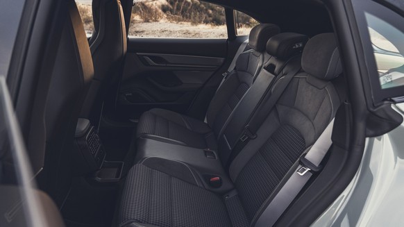 Porsche Taycan 4S Cross Turismo