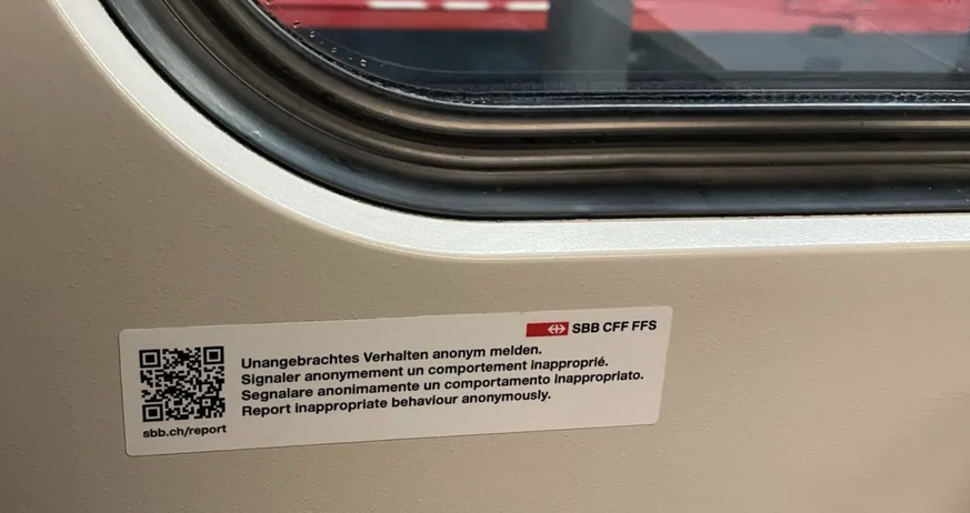 Les CFF ont collé des QR codes dans certains trains. Ils permettent aux passagers de signaler les comportements inappropriés lors d&#039;un voyage.
