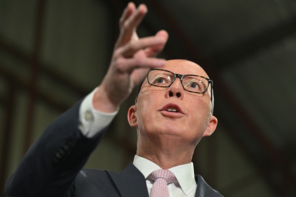 epa12069517 Leader of Australia&#039;s Liberal Party Peter Dutton gestures during a press conference at a campaign rally in Melville, Perth, Australia, 02 May 2025. The 2025 Australian federal electio ...