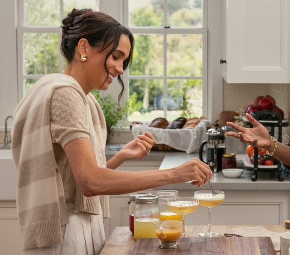 With Love, Meghan. (L to R) Meghan, Duchess of Sussex, Mindy Kaling in episode 102 of With Love, Meghan. Cr. Justin Coit/Netflix © 2025