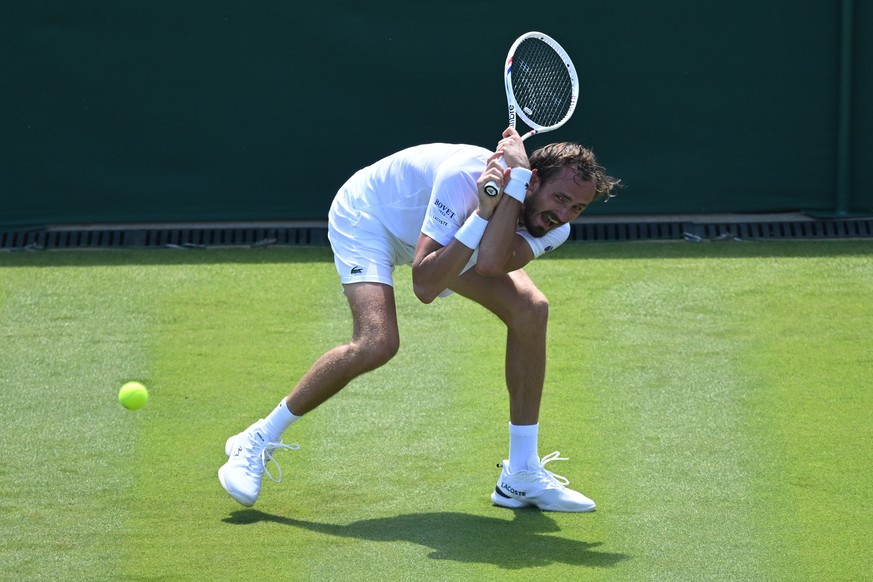 epa12206065 Daniil Medvedev of Russia in action during the Men&#039;s 1st round match against Benjamin Bonzi of France at the Wimbledon Championships, Wimbledon, Britain, 30 June 2025. EPA/DANIEL HAMB ...