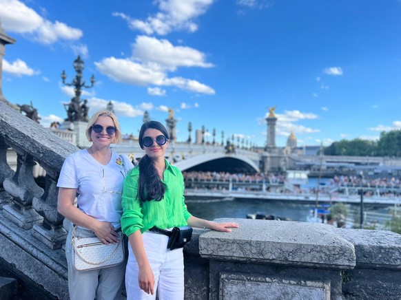 Olga et sa mère durant une visite à Paris, été 2022.