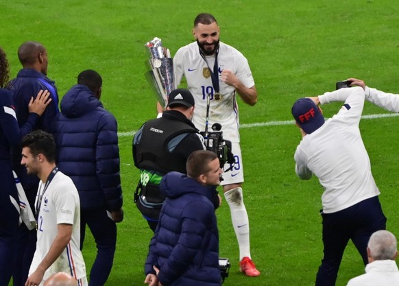 epa09517593 France&#039;s Karim Benzema celebrates with the trophy after winning the UEFA Nations League final between Spain and France in Milan, Italy, 10 October 2021. EPA/Marco Betorello / POOL