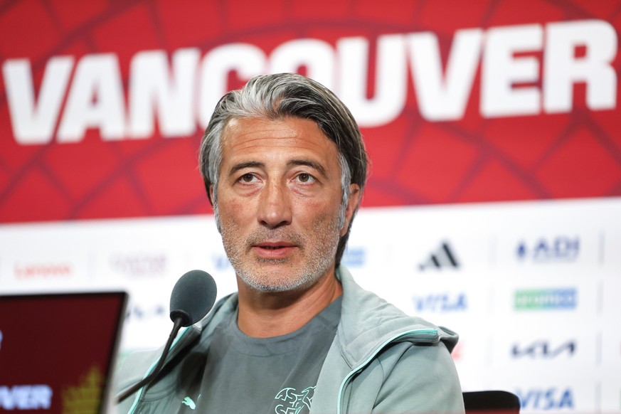 epa13093210 Switzerland's head coach Murat Yakin attends a press conference one day ahead of the FIFA World Cup 2026 Round of 16 match between Switzerland and Colombia, in Vancouver, Canada, Mond ...