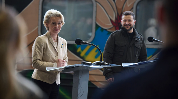 La présidente de la Commission européenne Ursula von der Leyen est arrivée samedi matin à Kiev pour discuter avec le président ukrainien Volodymyr Zelensky de l&#039;élargissement de l&#039;UE.