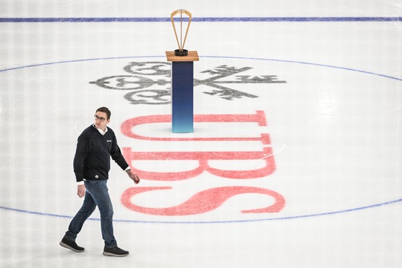 Ambri&#039;s head coach Luca Cereda during the final game between Czech Republic&#039;s Sparta Praha and Switzerland&#039;s HC Ambri-Piotta, at the 94th Spengler Cup ice hockey tournament in Davos, Sw ...