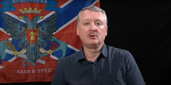 «L'opération ne se déroule clairement pas comme prévu, car le plan était plein de contradictions», affirme l'expert militaire sur sa chaîne YouTube, sur fond du drapeau de la «Novorossia».
