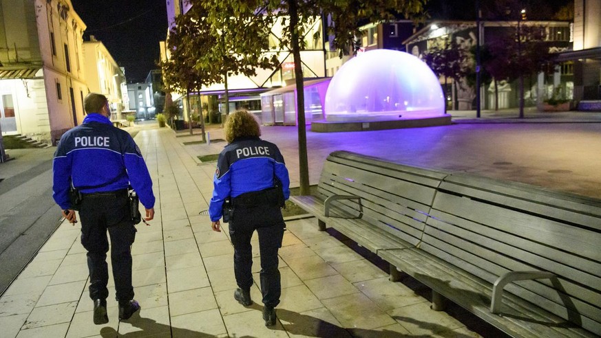 Lausanne&#039;s Police officers patrol to prevent the gathering of more than 5 people in the empty &quot;Quartier du Flon&quot; night district during the coronavirus disease (COVID-19) outbreak, late  ...