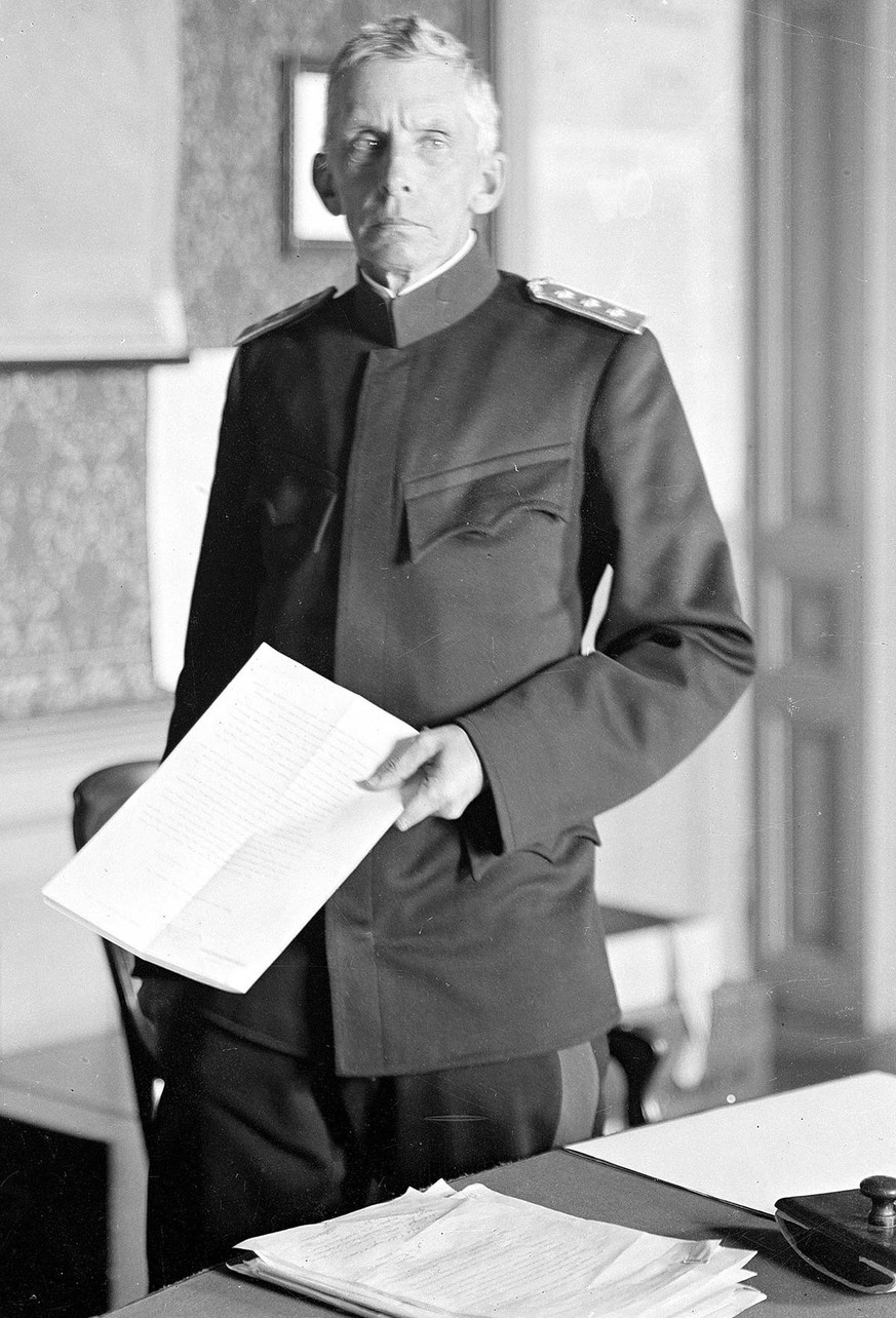 Portrait de Theophil Sprecher von Bernegg, chef de l’état-major général, réalisé entre 1914 et 1918.
https://www.recherche.bar.admin.ch/recherche/#/fr/archive/unite/3237718