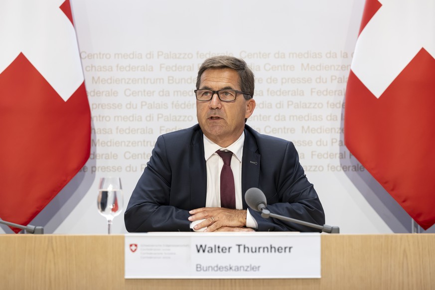 Bundeskanzler Walter Thurnherr spricht an der Medienkonferenz ueber seinen Ruecktritt aus der Bundeskanzlei, am Mittwoch, 16. August 2023 in Bern. (KEYSTONE/Anthony Anex)