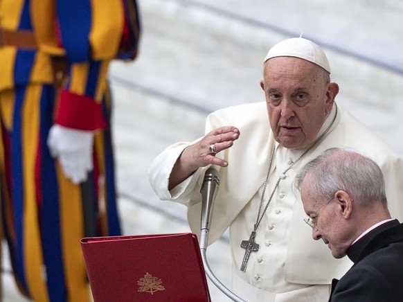 Mettant en garde contre une &quot;montagne de morts&quot;, le pape François a reçu séparément mercredi au Vatican des proches d&#039;otages israéliens détenus par le Hamas et des Palestiniens ayant de ...