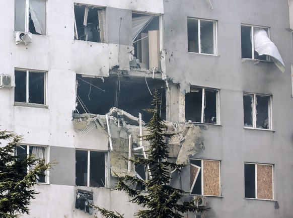 epa12893649 The site of the Russian strike on a nine-storey residential building in Odesa, Ukraine, 16 April 2026, amid the Russian invasion. At least eight people were killed and six others injured a ...