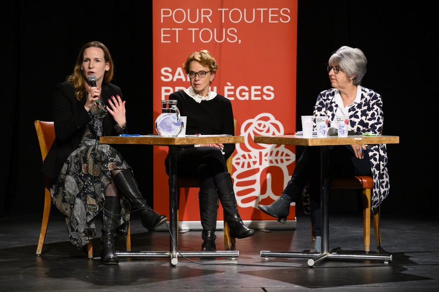 Evi Allemann, gauche, candidate PS pour le canton de Berne, Eva Herzog, centre, candidate PS pour le canton de Bale, et Elisabeth Baume-Schneider, droite, candidate du PS pour le canton du Jura, parle ...