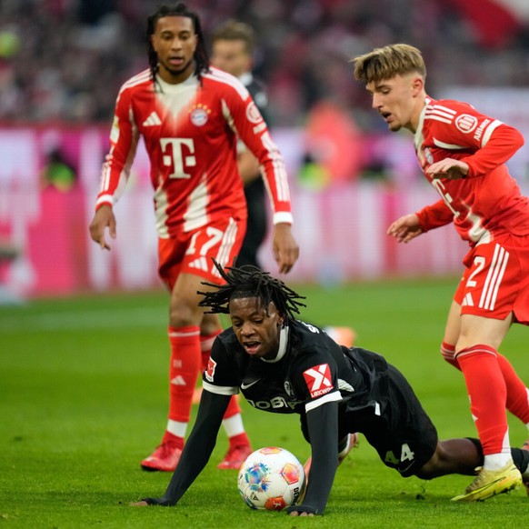 Le but de Johan Manzambi (au sol) n&#039;a pas suffi face au festival de Michael Olise (en arrière-plan).