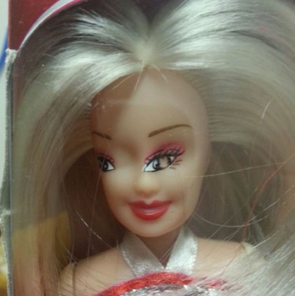 Barbie mit kaputten Augen