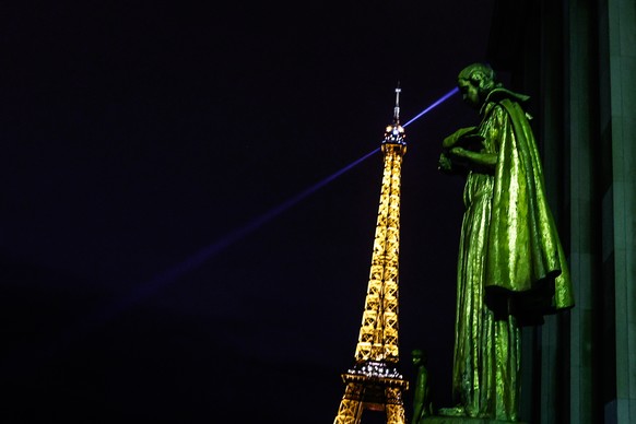 epa12252190 A gilded bronze statue is seen next to Eiffel Tower at Place du Trocadero in Paris, France, 21 July 2025. EPA/MOHAMMED BADRA