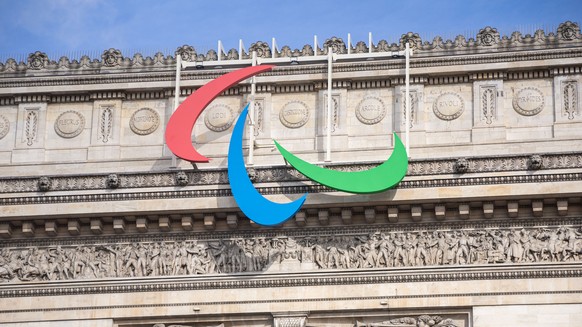 epa11442764 The Paris 2024 Paralympic Games Agitos is installed on the &#039;Arc de Triomphe&#039; at the Champs-Elysees in Paris, France, 28 June 2024. The Paris 2024 Paralympic Games will run from 2 ...