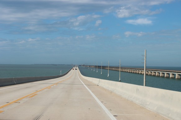 Quitter le chaos de Miami pour filer au bout du monde, au volant d’une Mustang décapotable, c’est vivre le cliché américain dans toute sa splendeur. Quatre heures de route, 42 ponts et un chapelet d’î ...