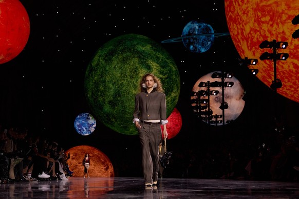 PARIS, FRANCE - OCTOBER 06: (EDITORIAL USE ONLY - For Non-Editorial use please seek approval from Fashion House) A model walks the runway during the Chanel Womenswear Spring/Summer 2026 show as part o ...