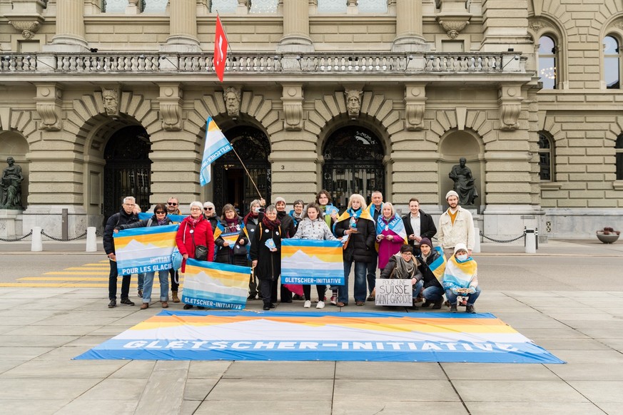 Le Parlement a élaboré un contre-projet indirect à l'initiative pour les glaciers. L'UDC veut le combattre.